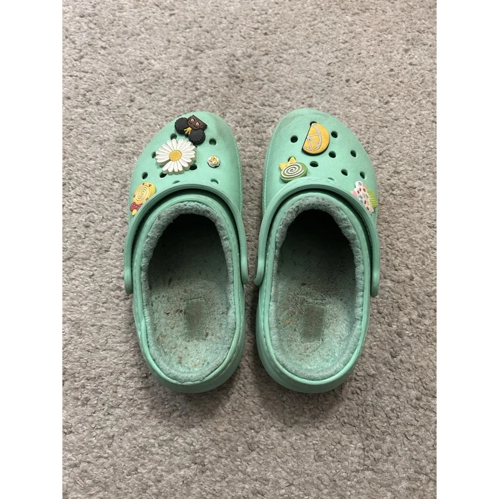 Kids Mint Green Crocs Size J1 Youth Size 1 Charms Included Sherpa‎ Lined Fleece